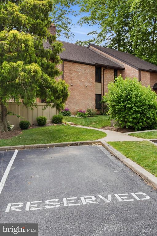 127 WOODGATE LANE Unit: 17