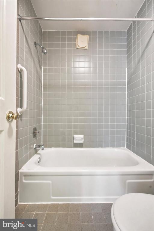 127 WOODGATE LANE Unit: 17