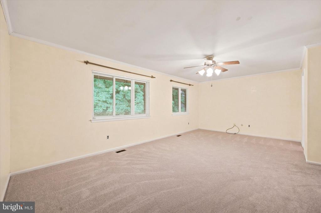 127 WOODGATE LANE Unit: 17