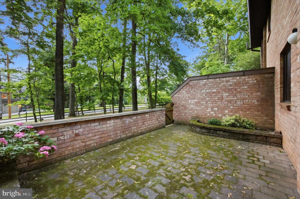 127 WOODGATE LANE Unit: 17