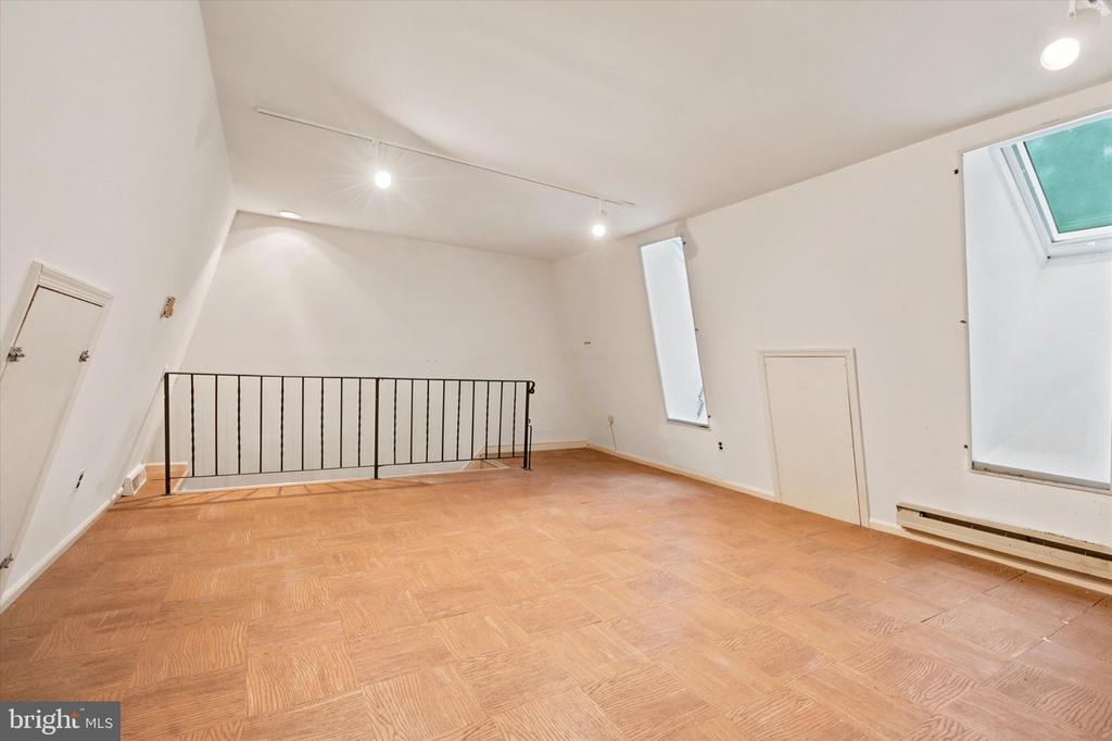 127 WOODGATE LANE Unit: 17