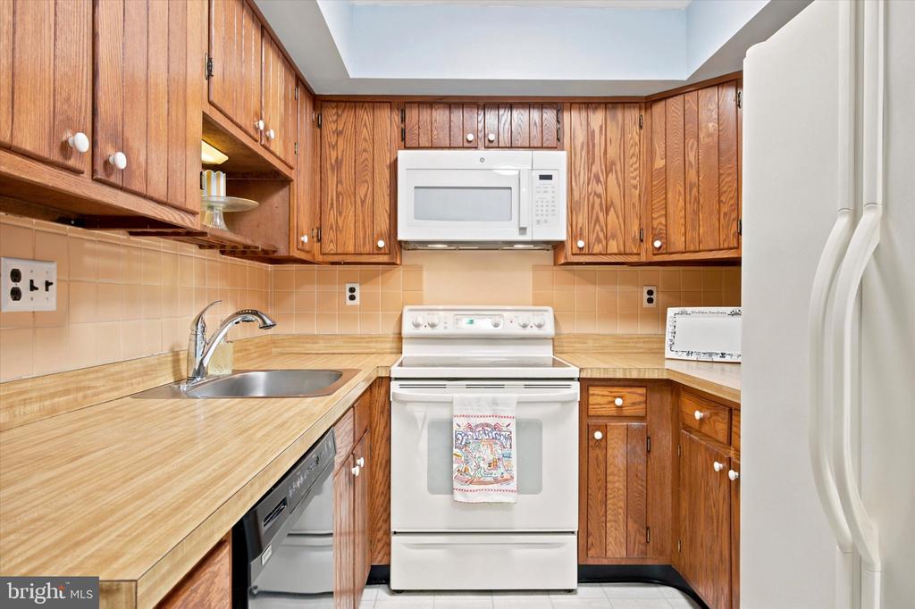 127 WOODGATE LANE Unit: 17