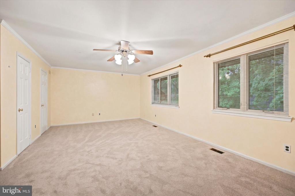 127 WOODGATE LANE Unit: 17