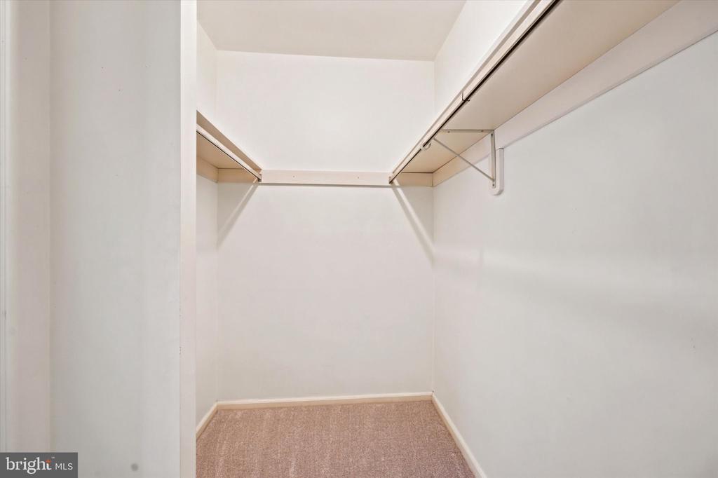 127 WOODGATE LANE Unit: 17