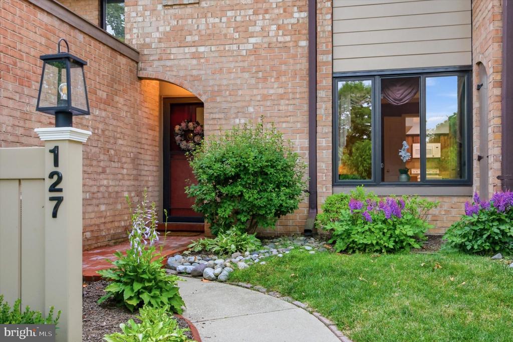 127 WOODGATE LANE Unit: 17