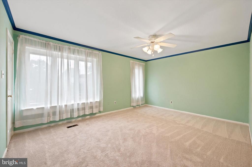 127 WOODGATE LANE Unit: 17