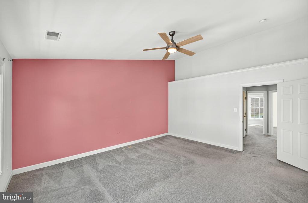 1302 HENDRIX LANE