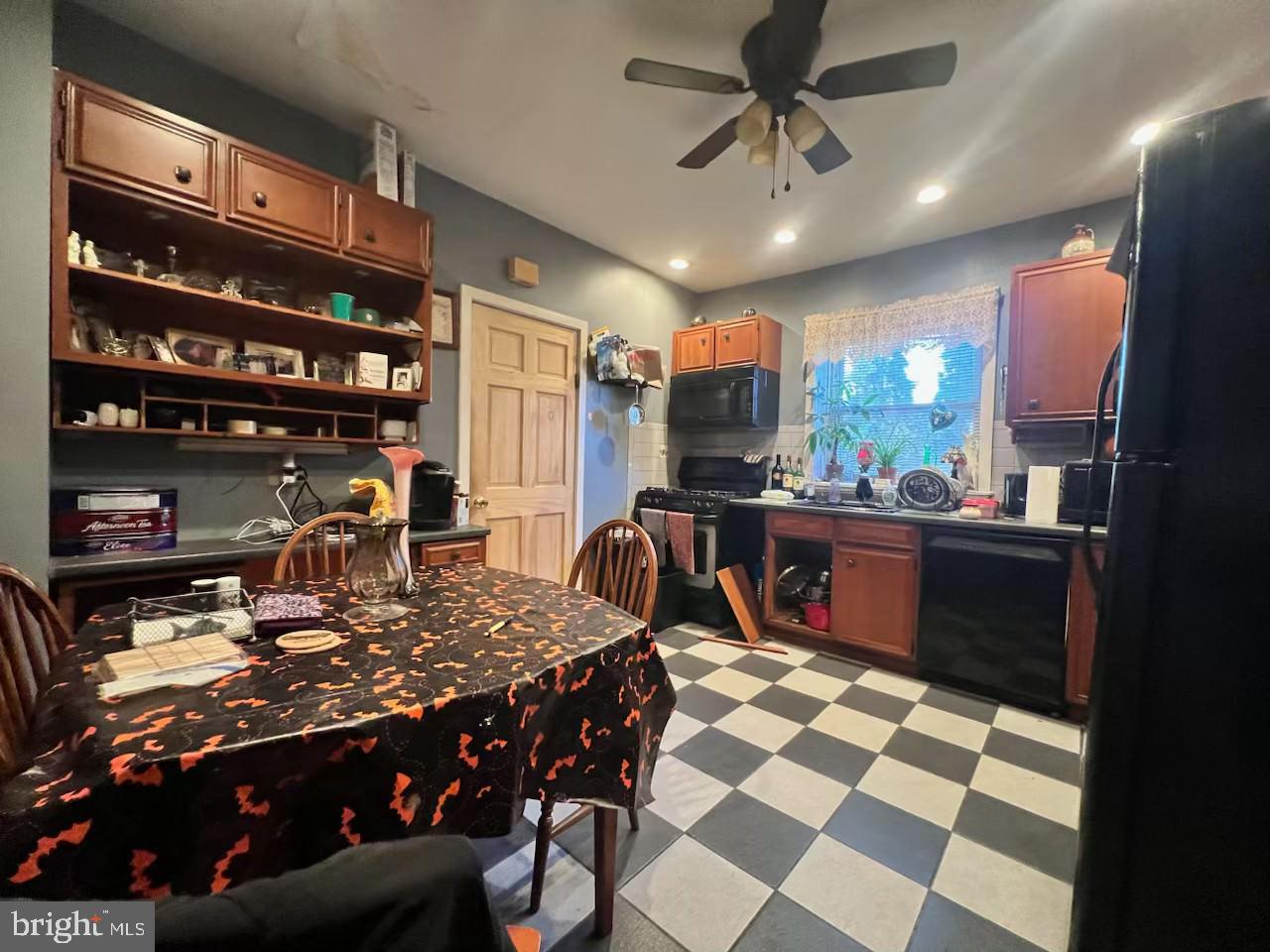 39 W MANOA ROAD