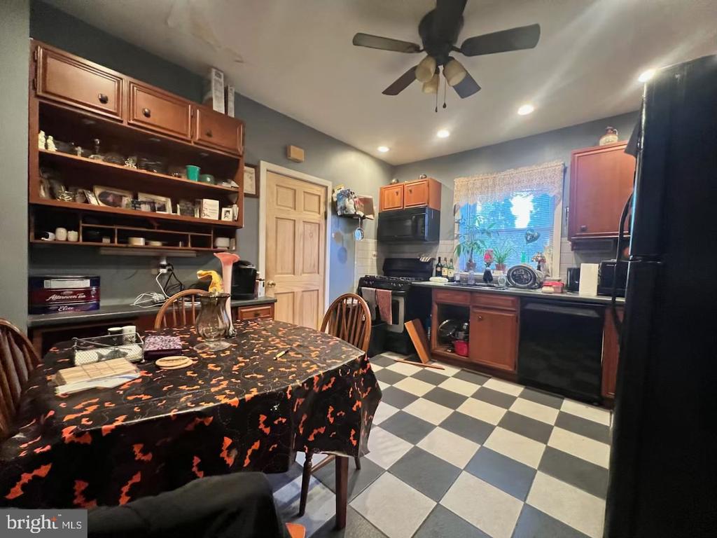 39 W MANOA ROAD