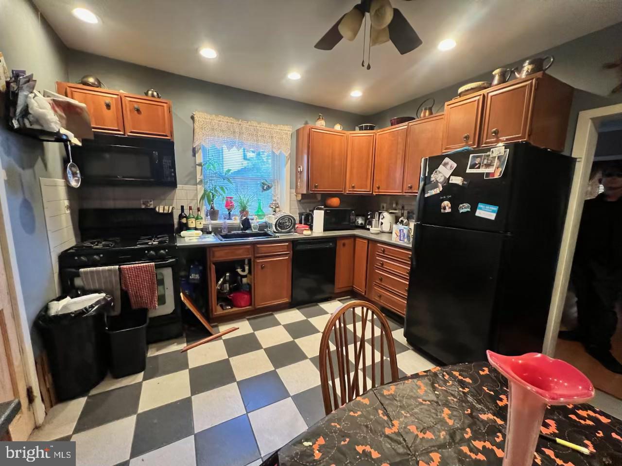 39 W MANOA ROAD