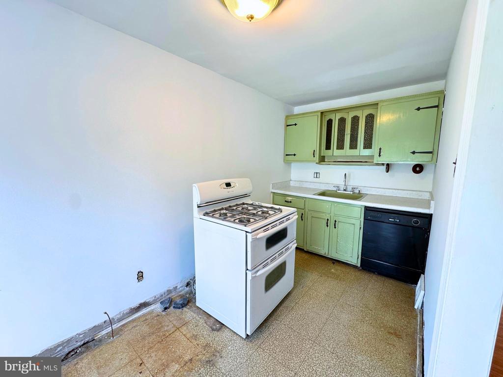 415 SEVEN OAKS DRIVE