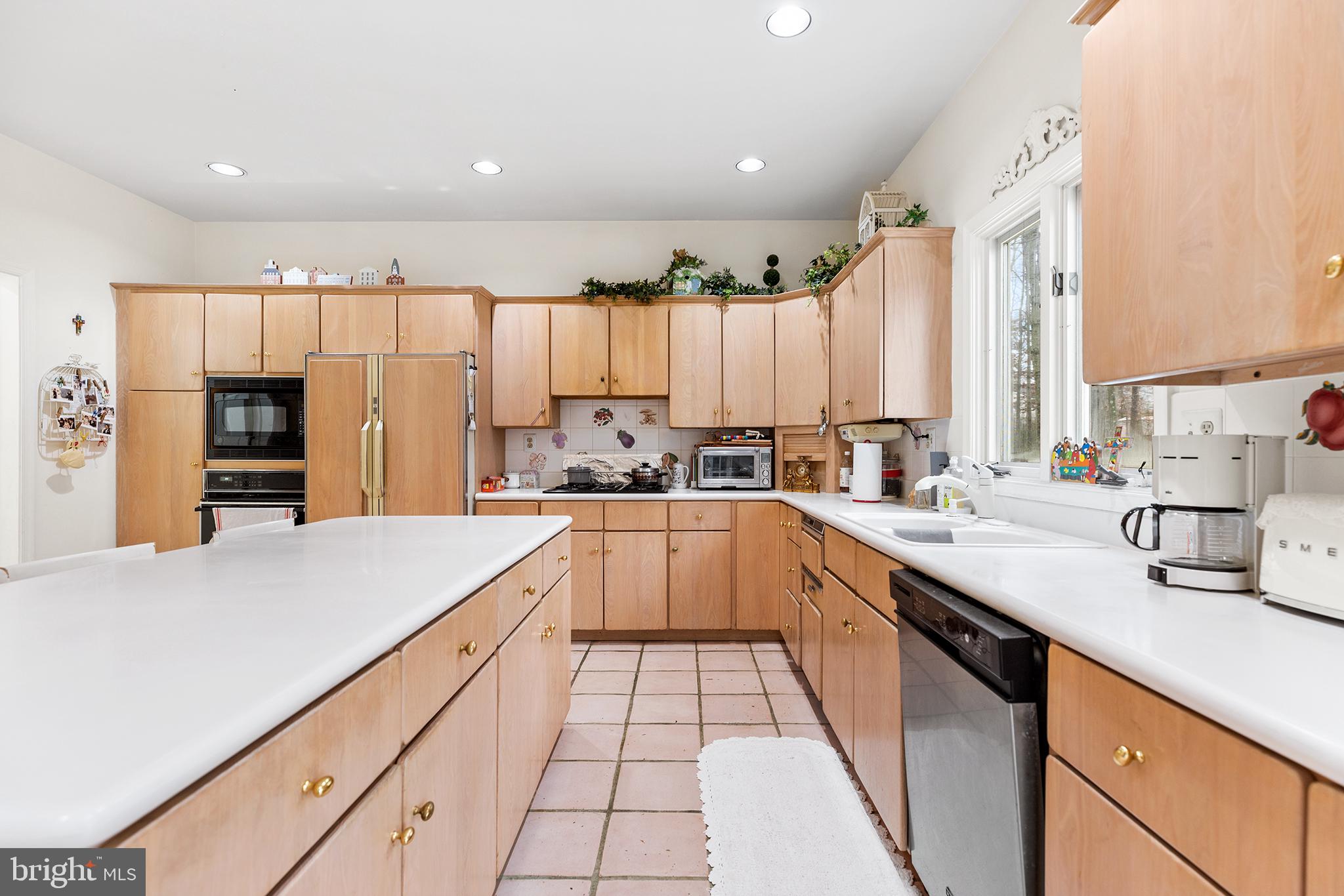 1537 JARRETTOWN ROAD