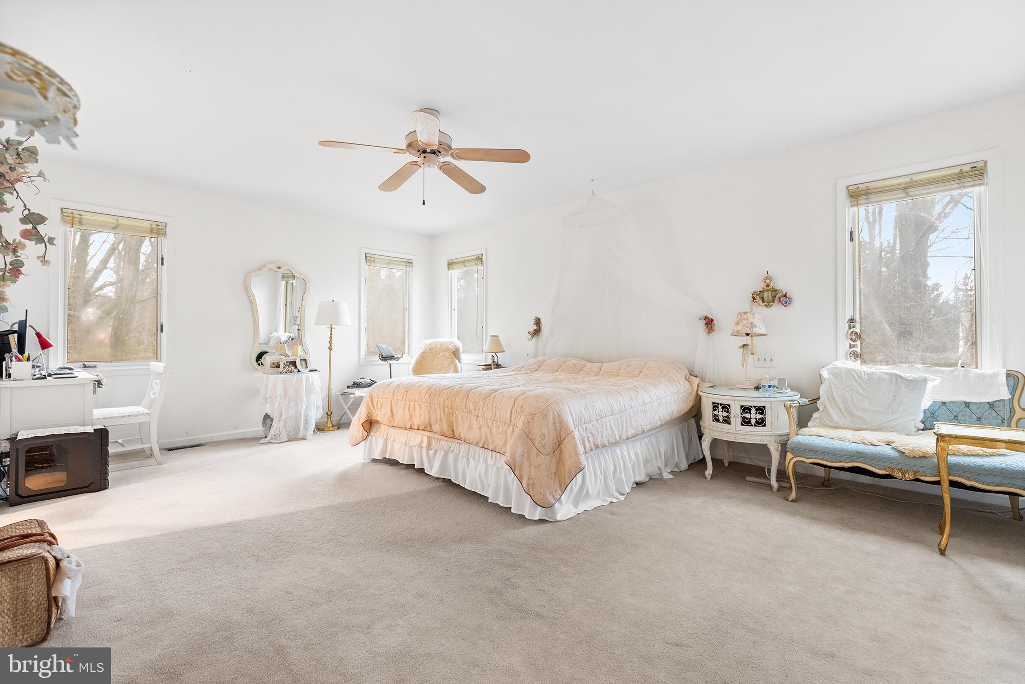 1537 JARRETTOWN ROAD