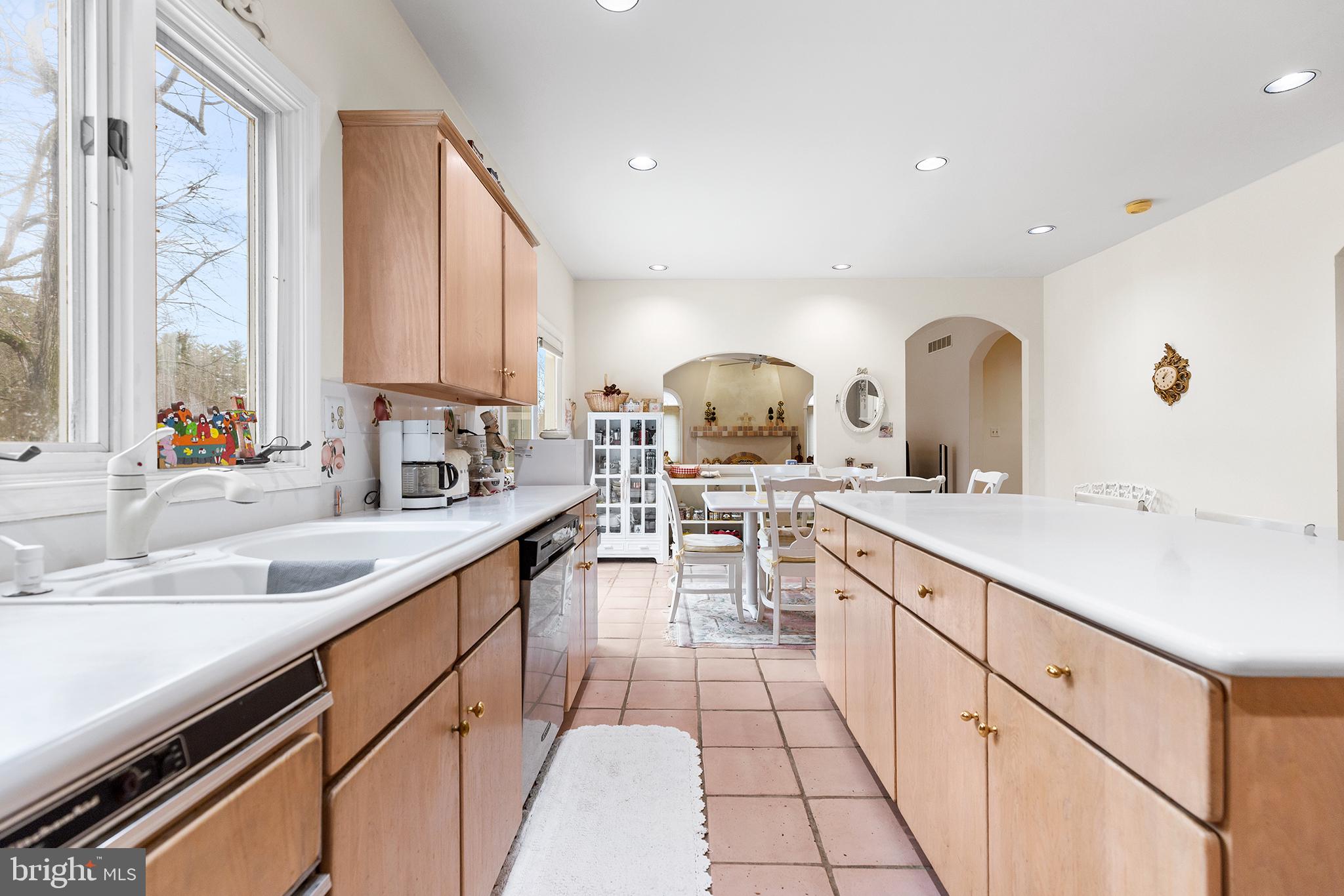 1537 JARRETTOWN ROAD