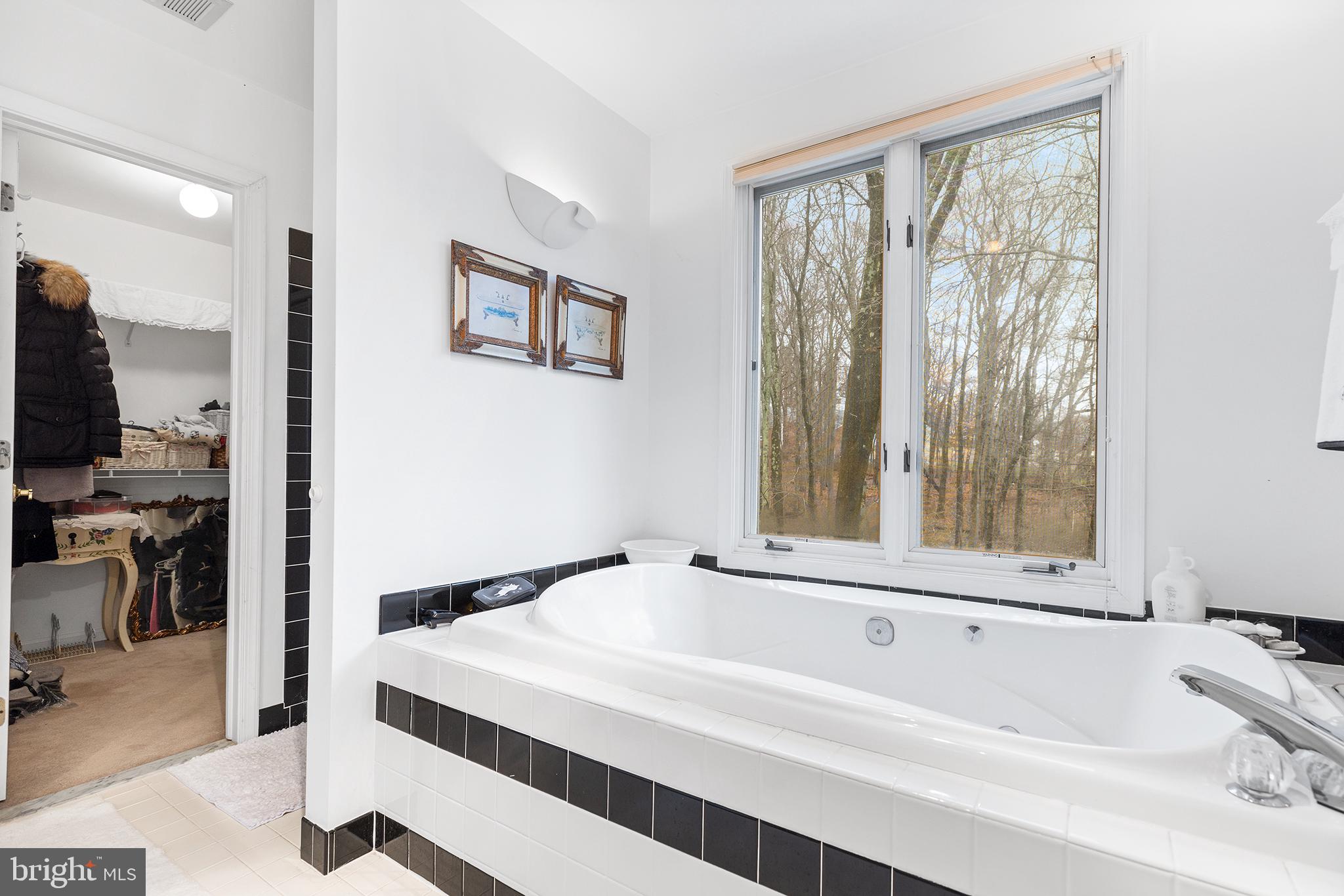 1537 JARRETTOWN ROAD