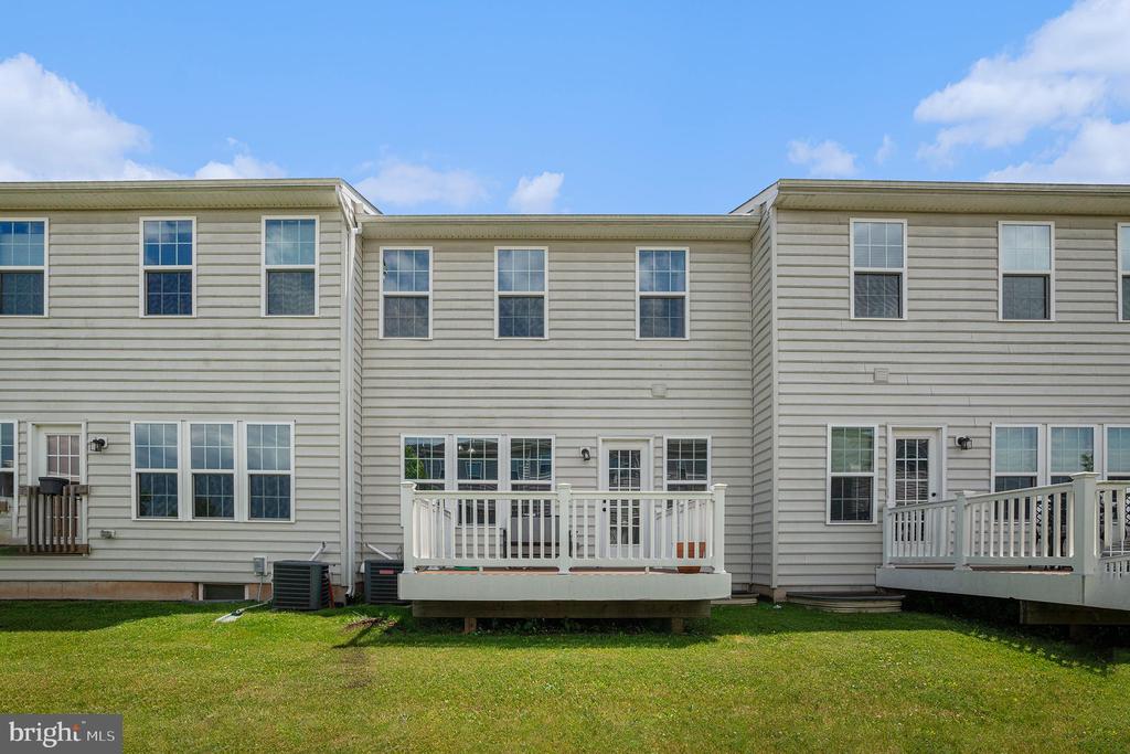 1715 LISA COURT