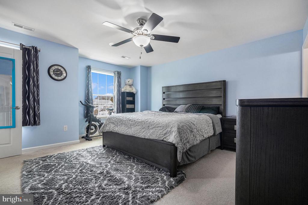 1715 LISA COURT