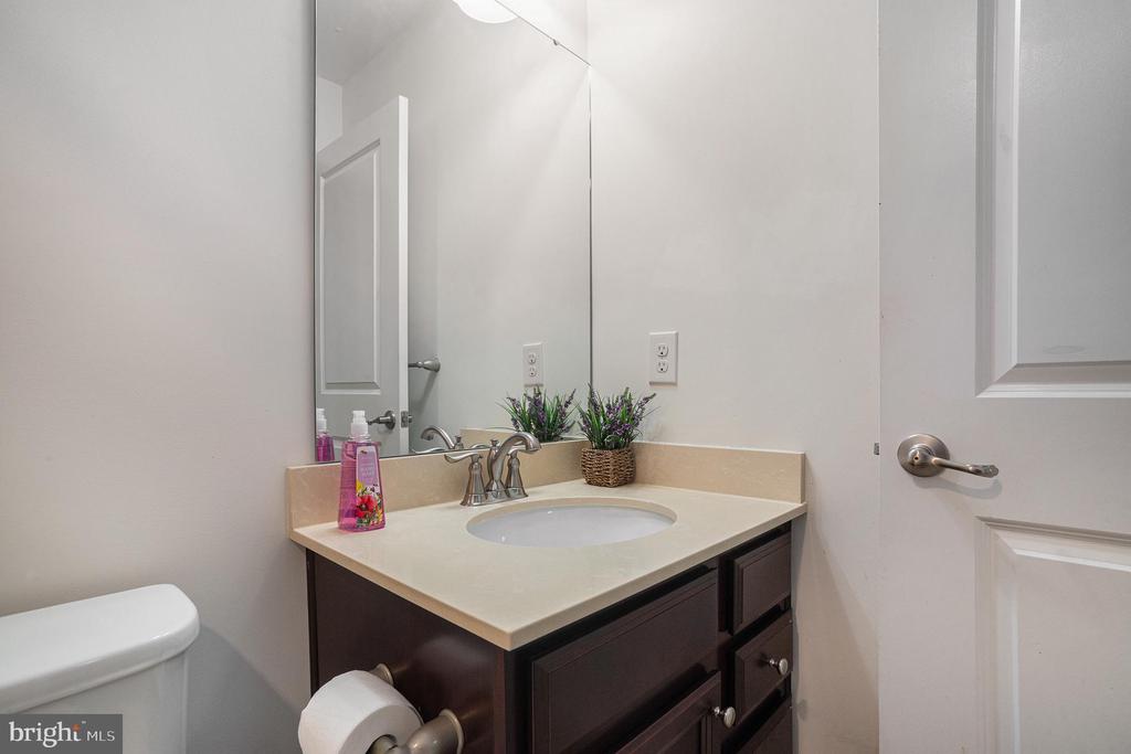 1715 LISA COURT