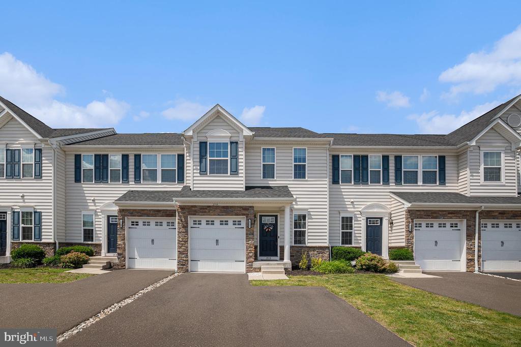 1715 LISA COURT