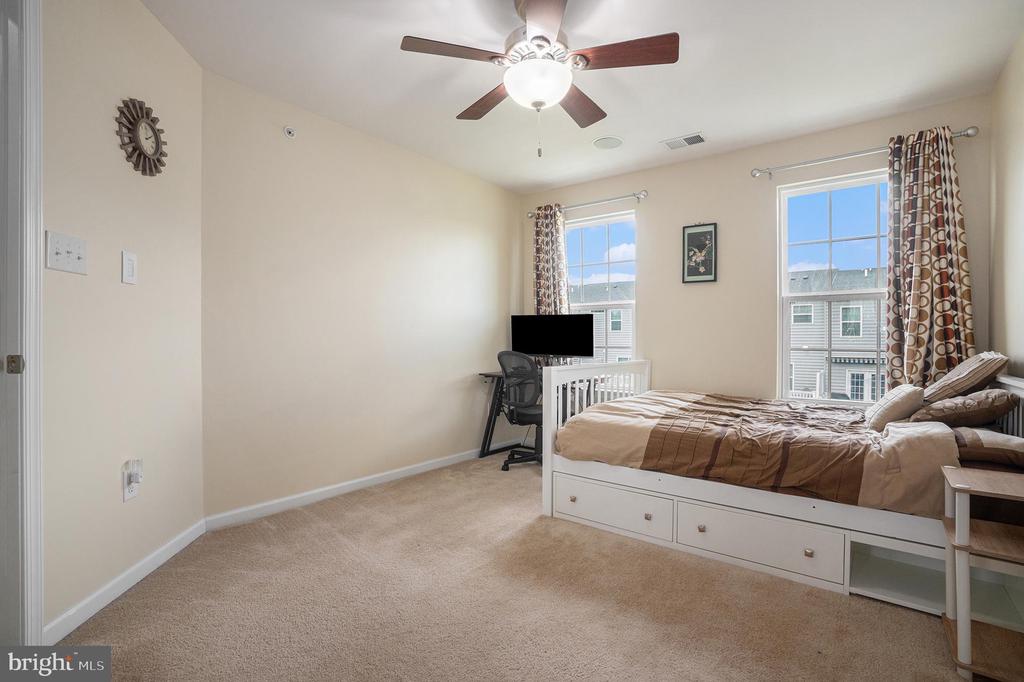 1715 LISA COURT