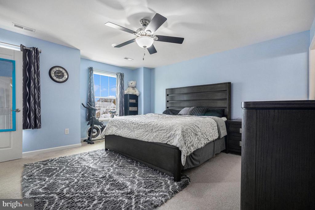 1715 LISA COURT