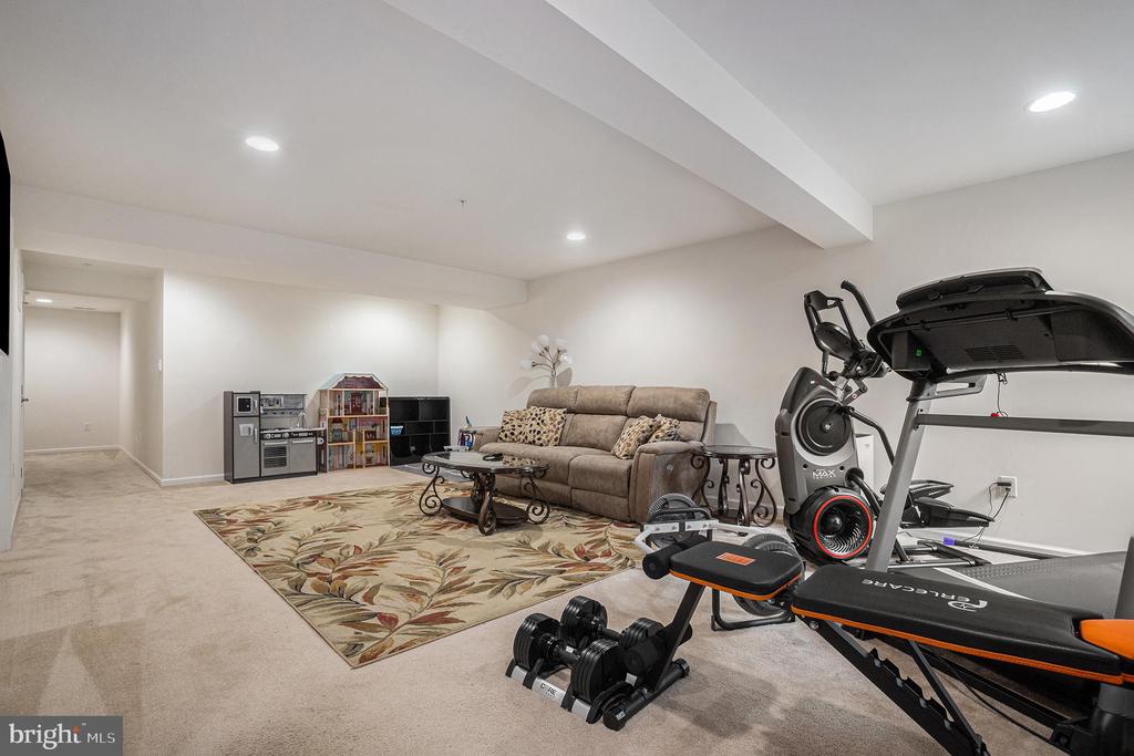 1715 LISA COURT