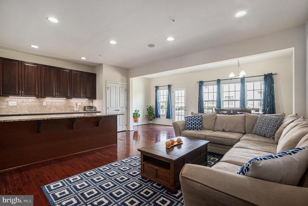 1715 LISA COURT