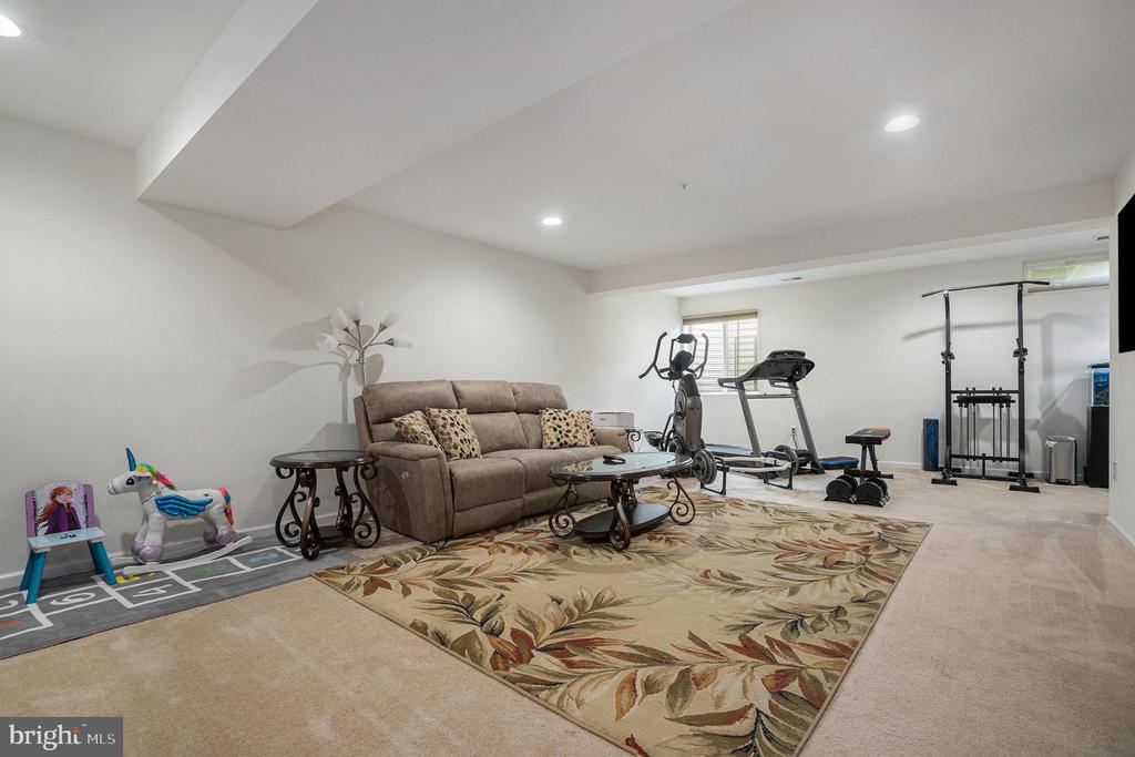1715 LISA COURT