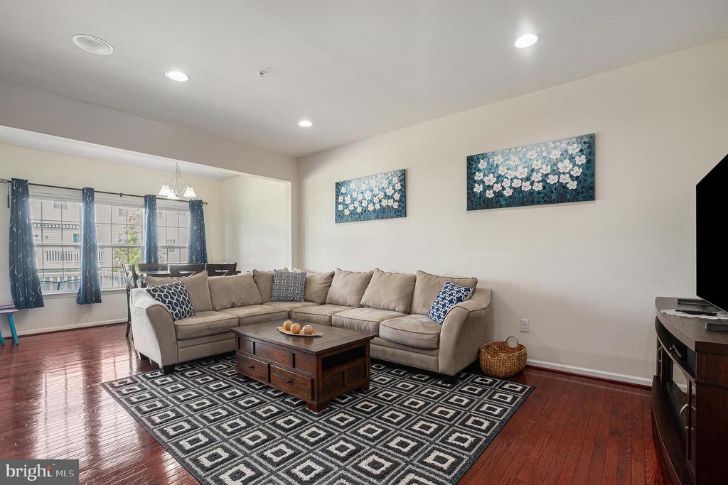1715 LISA COURT