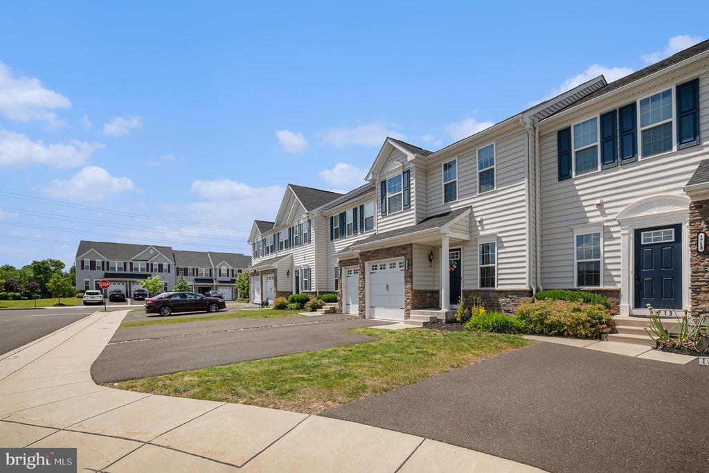 1715 LISA COURT