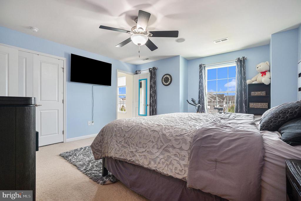 1715 LISA COURT