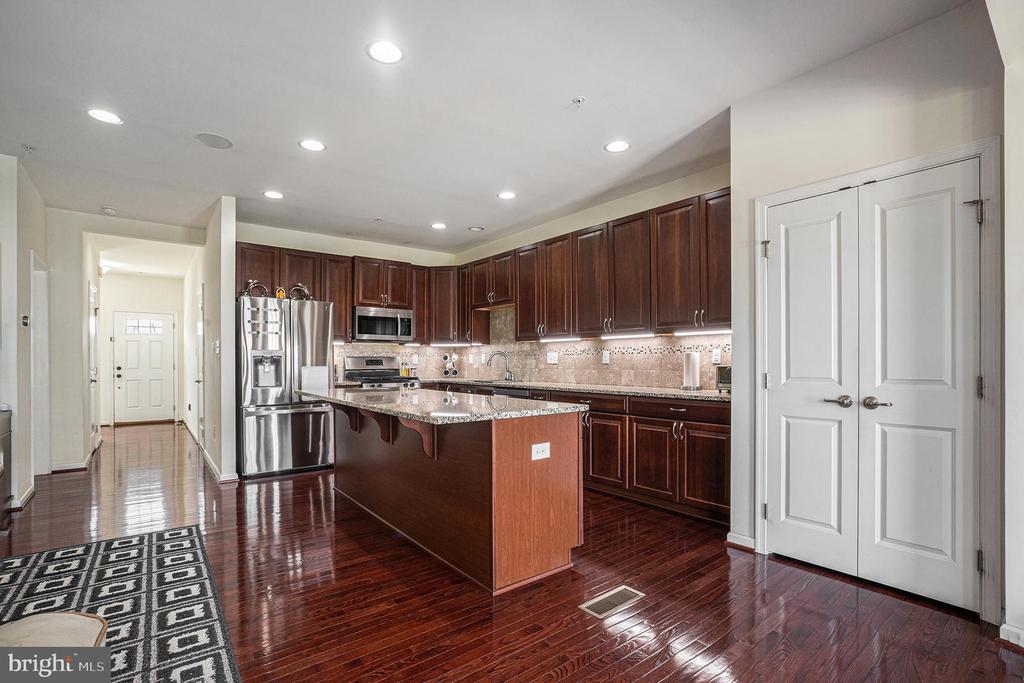 1715 LISA COURT