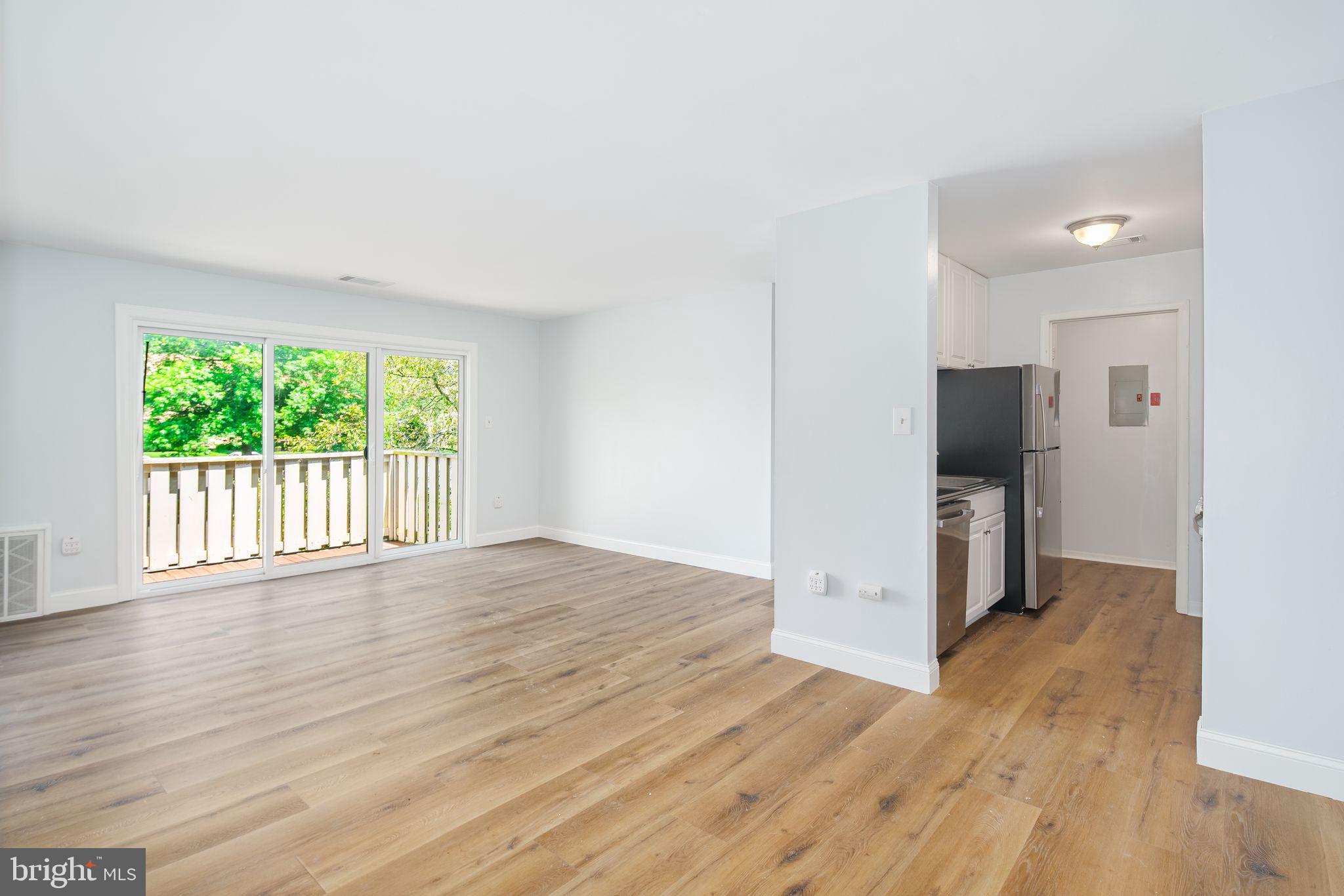 206 HICKORY COURT 206