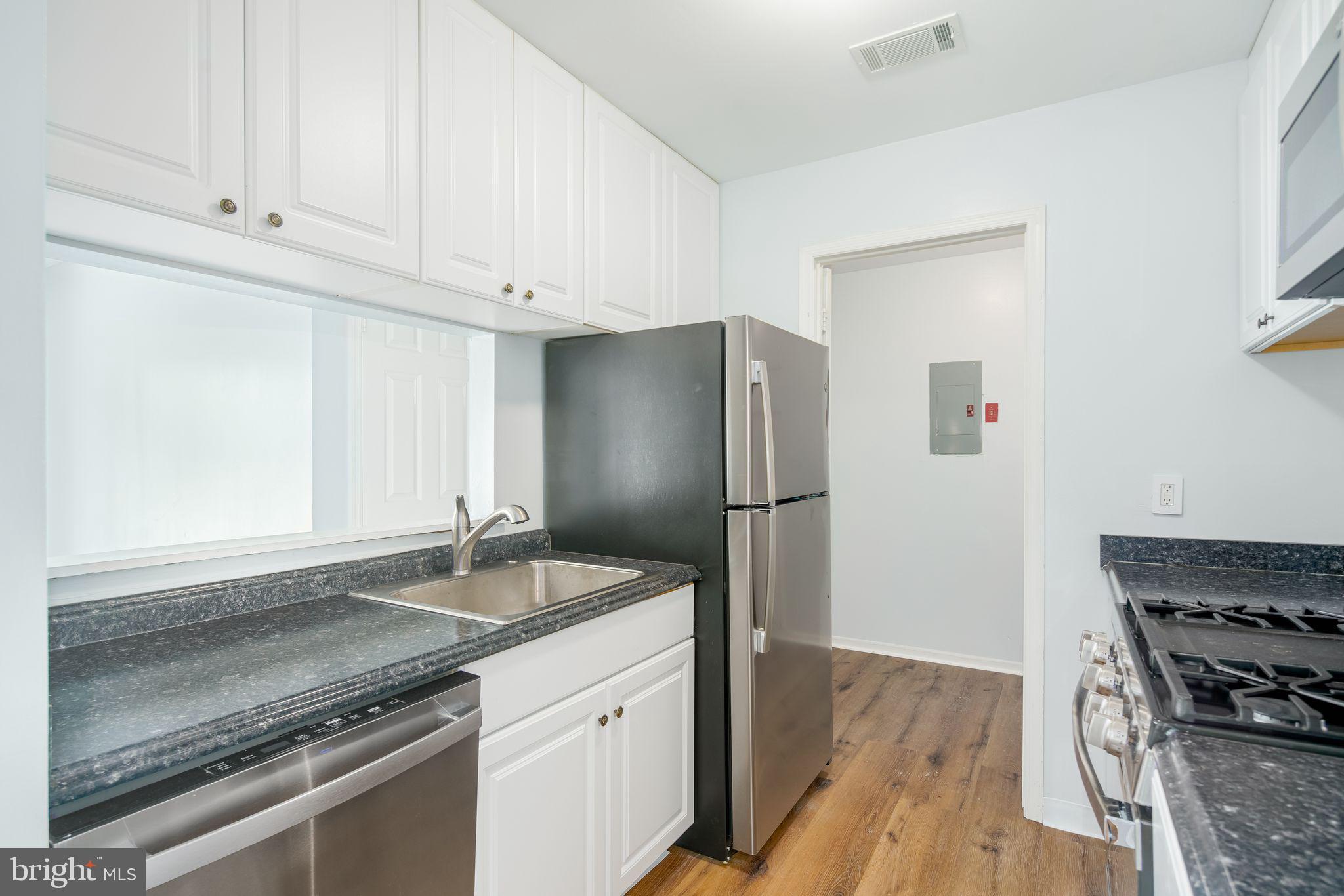 206 HICKORY COURT 206
