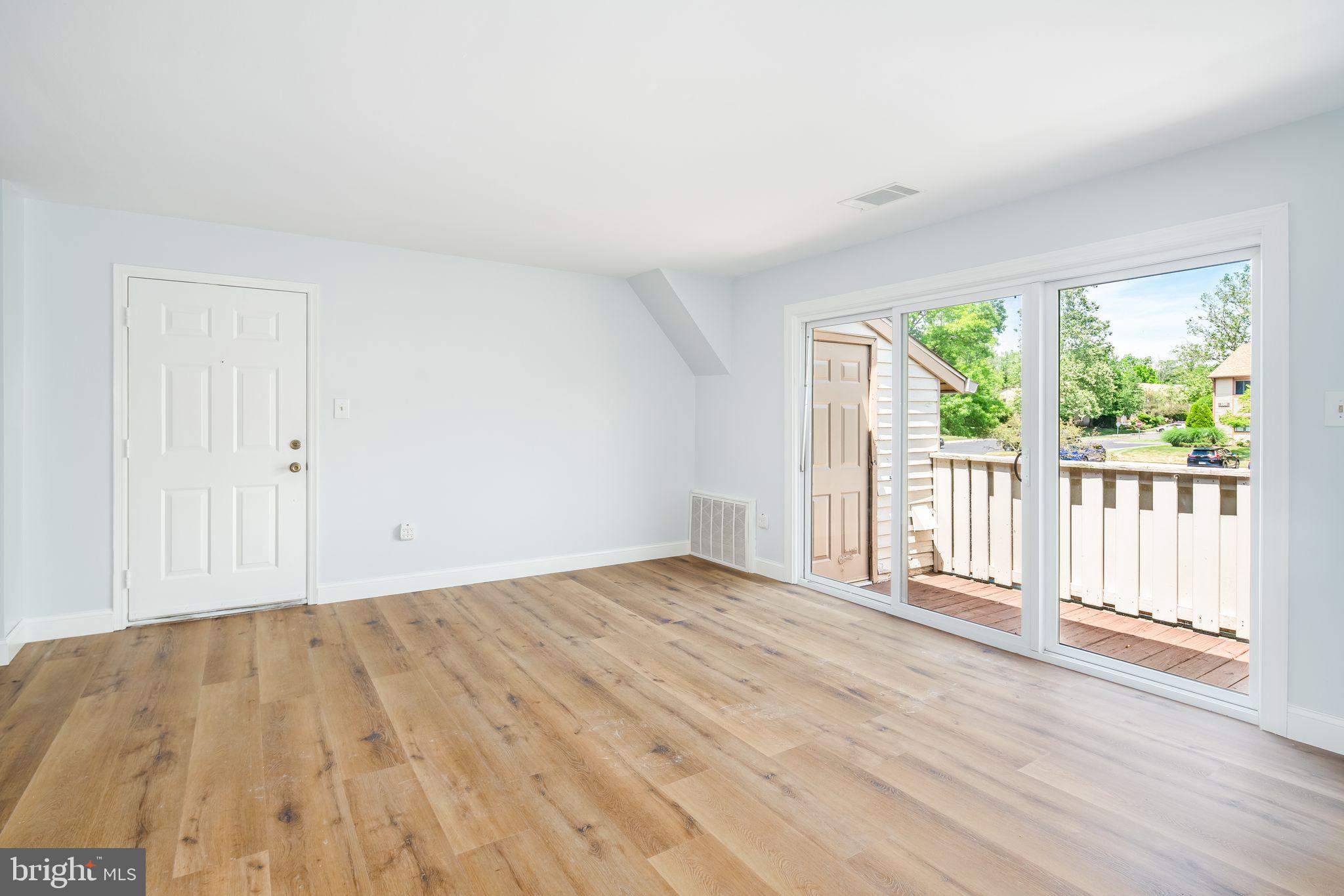 206 HICKORY COURT 206