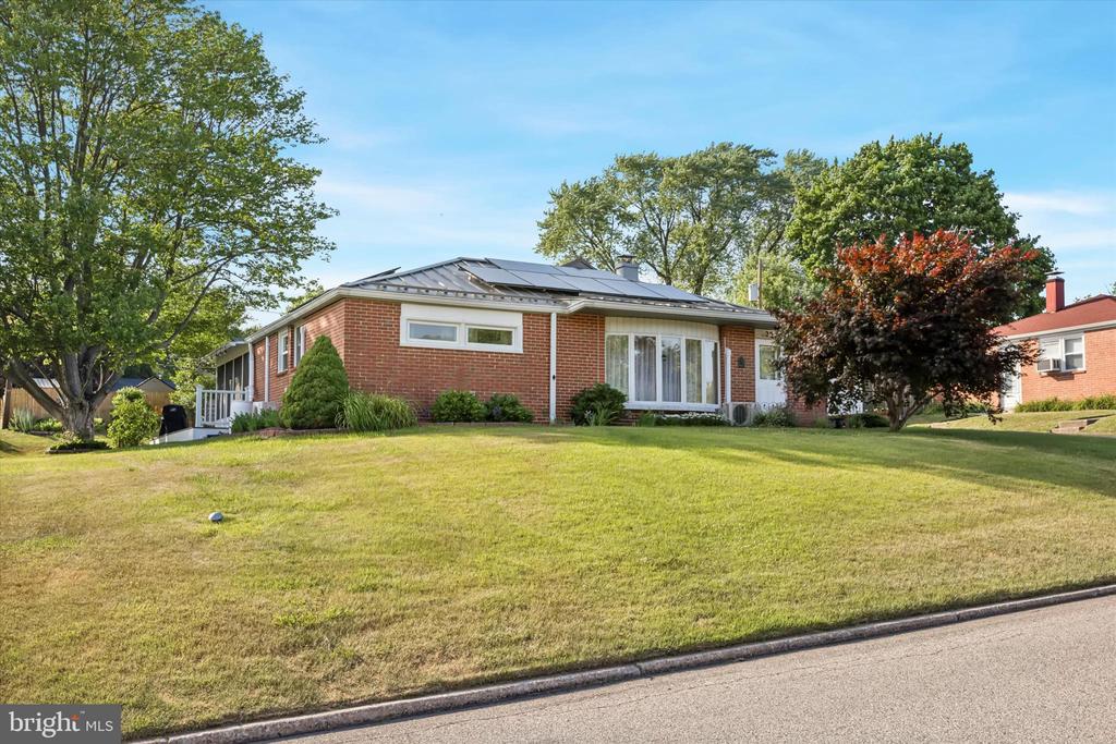25 LAUREL LANE