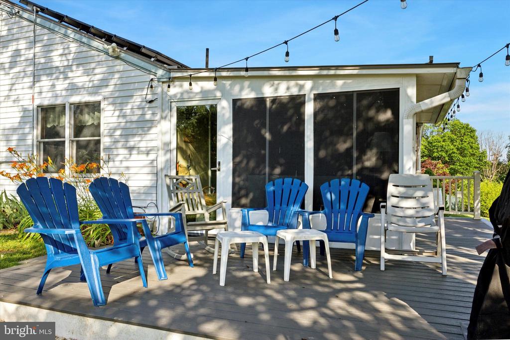 25 LAUREL LANE
