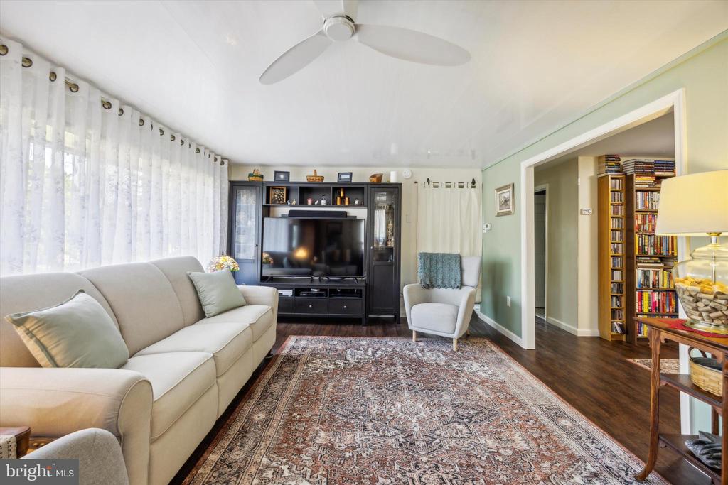 25 LAUREL LANE