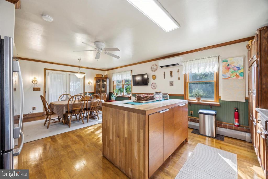 25 LAUREL LANE