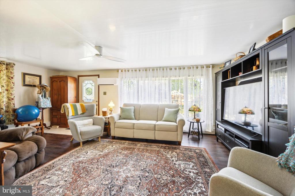 25 LAUREL LANE