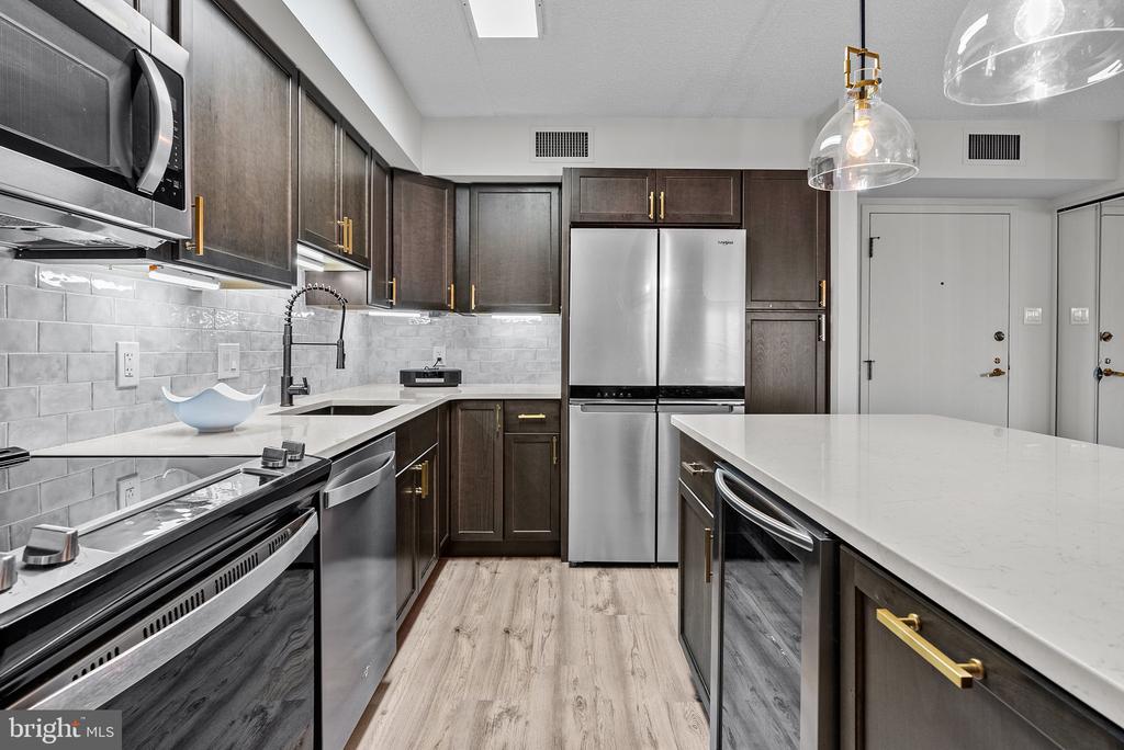 10608 VALLEY FORGE CIRCLE 608