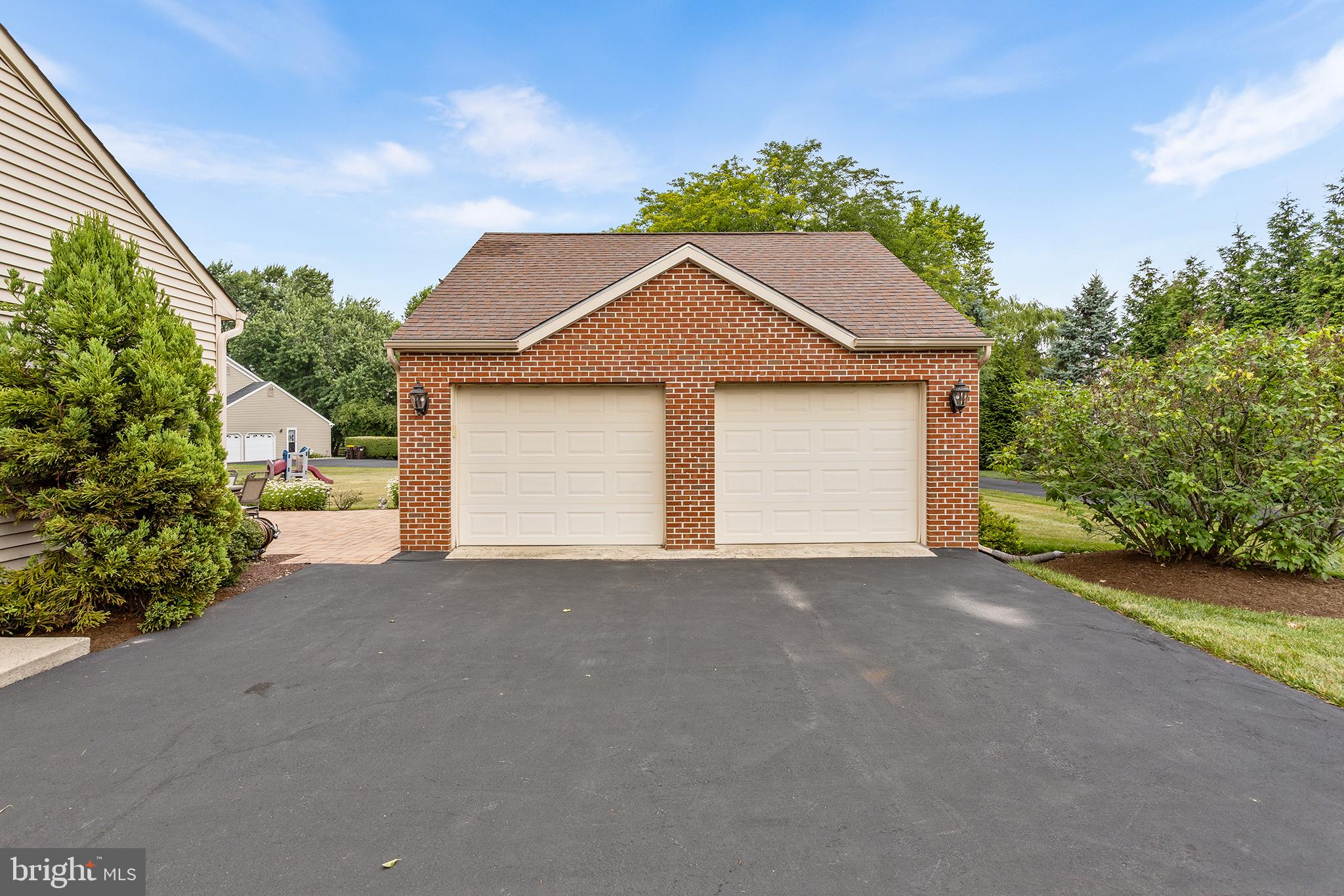 1122 CANTERBURY DRIVE