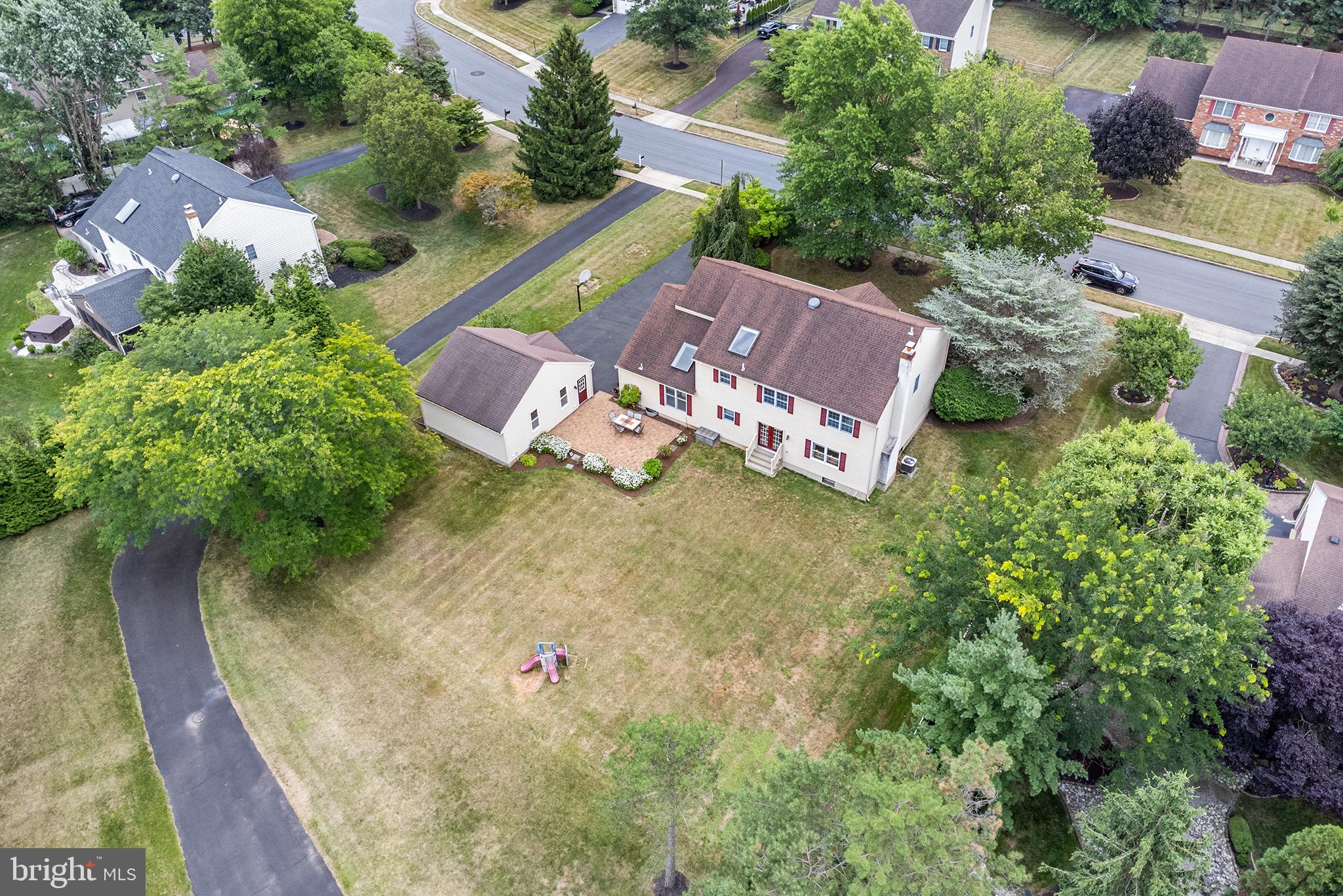 1122 CANTERBURY DRIVE