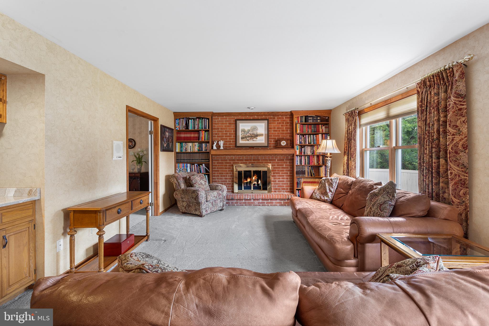 1122 CANTERBURY DRIVE