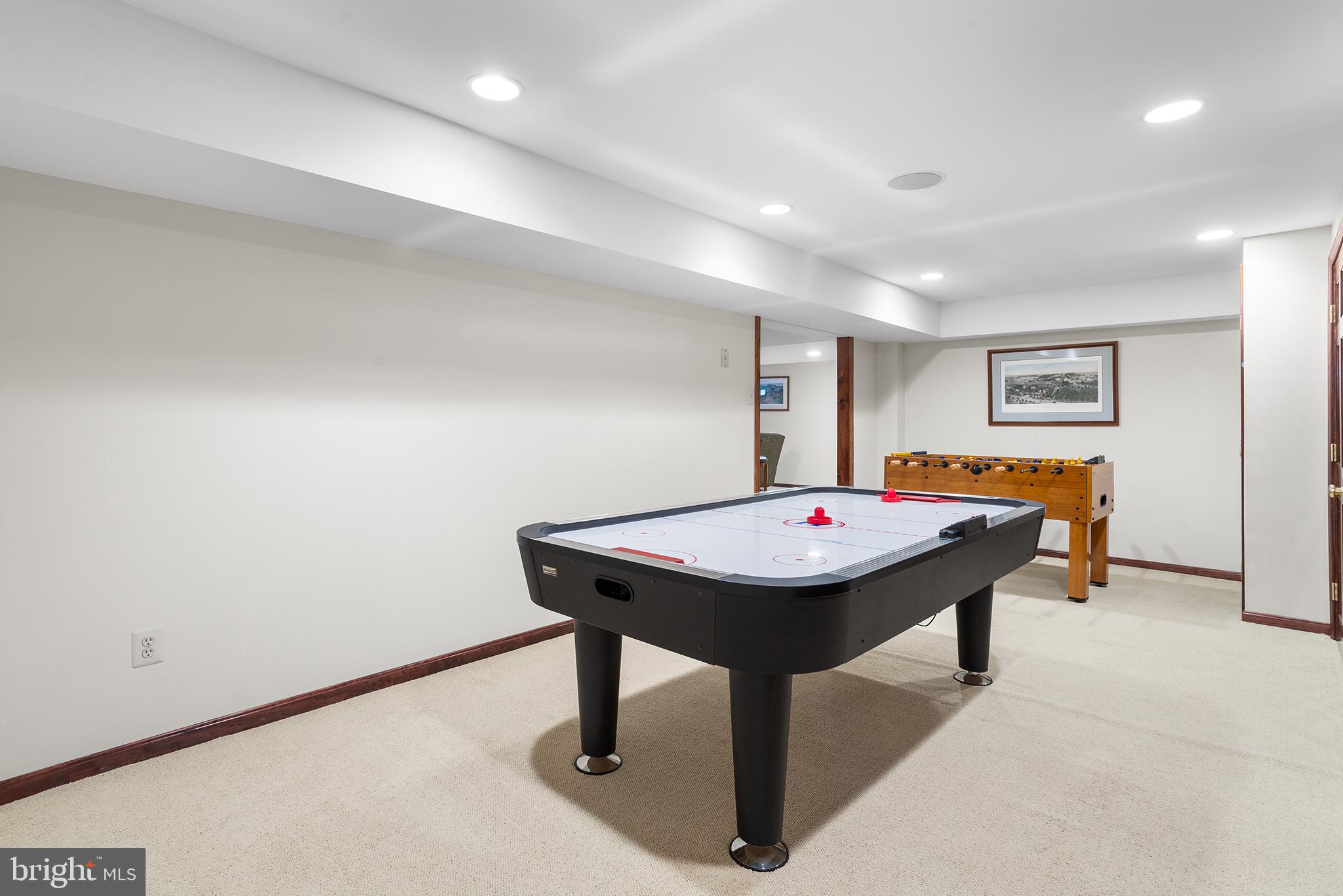 1122 CANTERBURY DRIVE