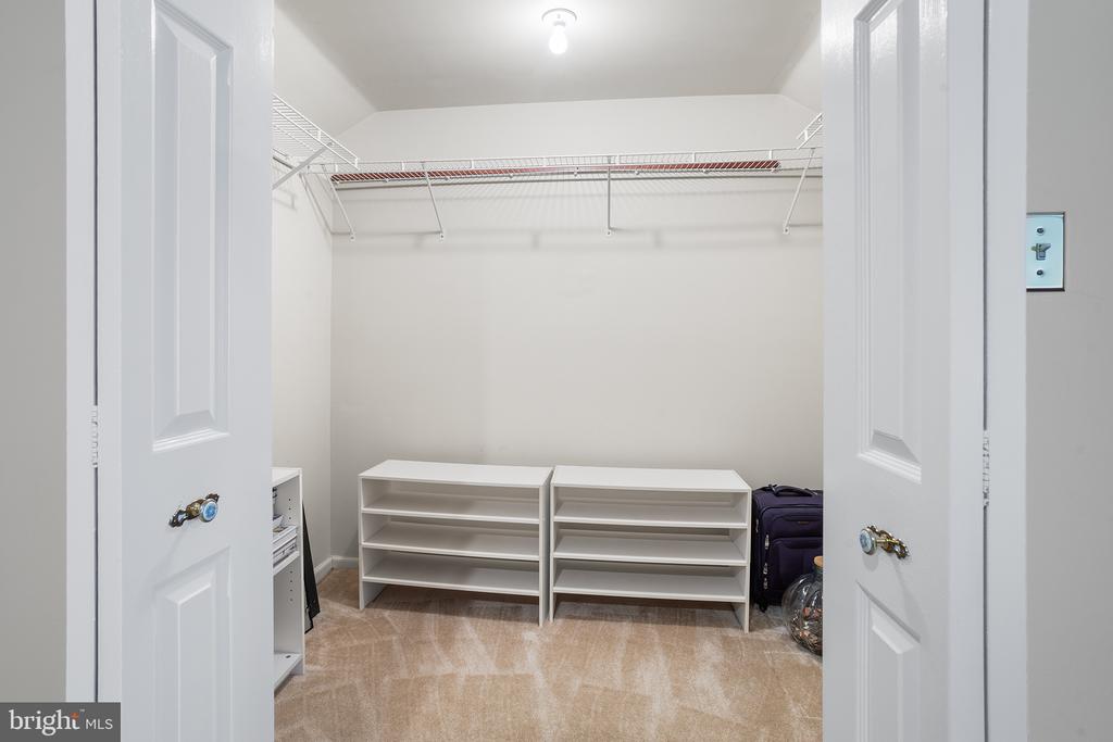 1122 CANTERBURY DRIVE
