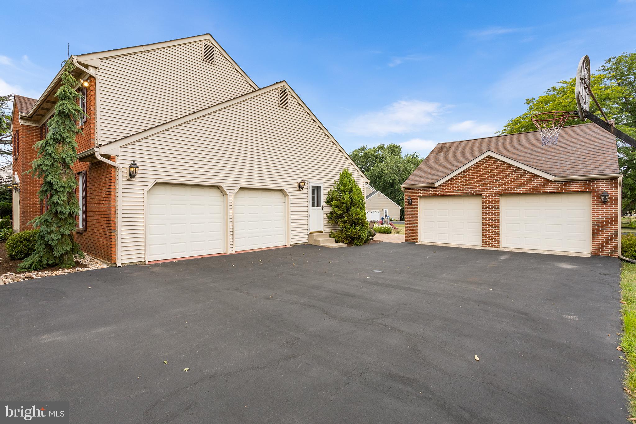 1122 CANTERBURY DRIVE