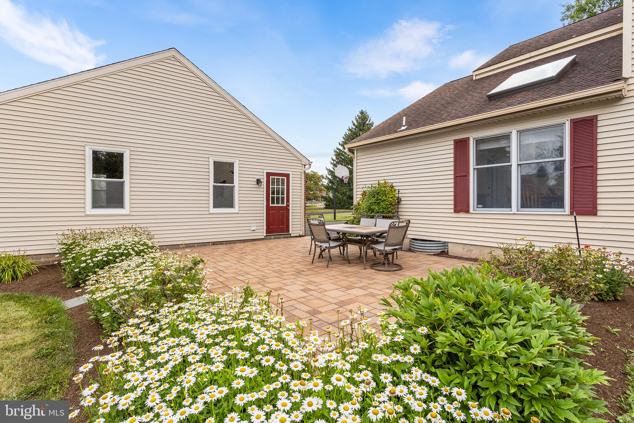 1122 CANTERBURY DRIVE