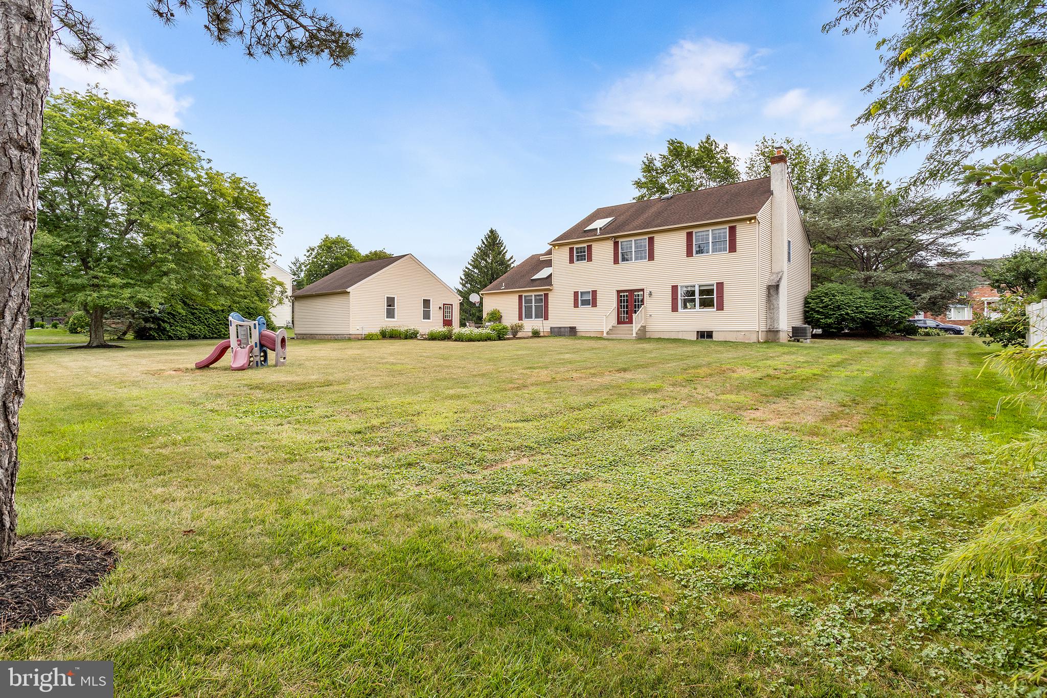 1122 CANTERBURY DRIVE