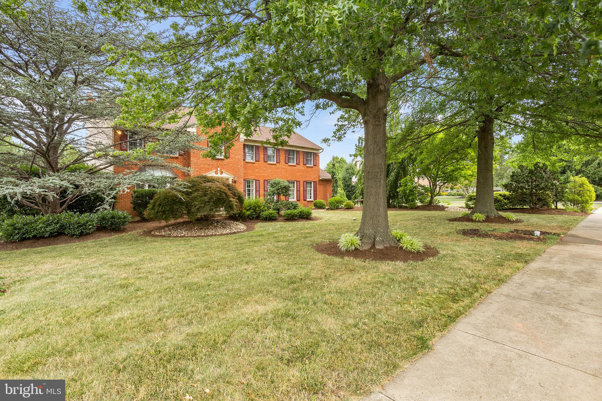 1122 CANTERBURY DRIVE